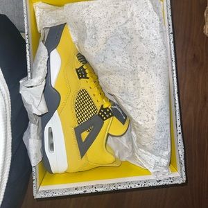 Size 10 jordan 4 lightning